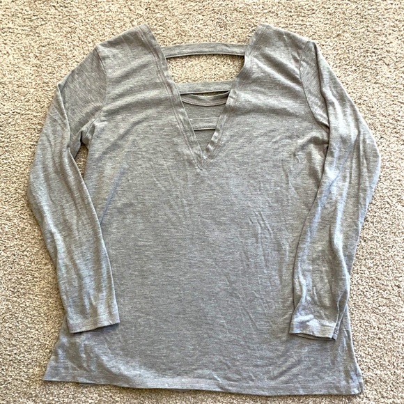 Athleta light gray long sleeve size small cross back - Picture 2 of 3